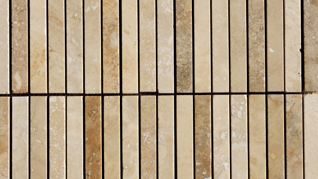 Современная мозаика из травертина "Mini Planks HF".