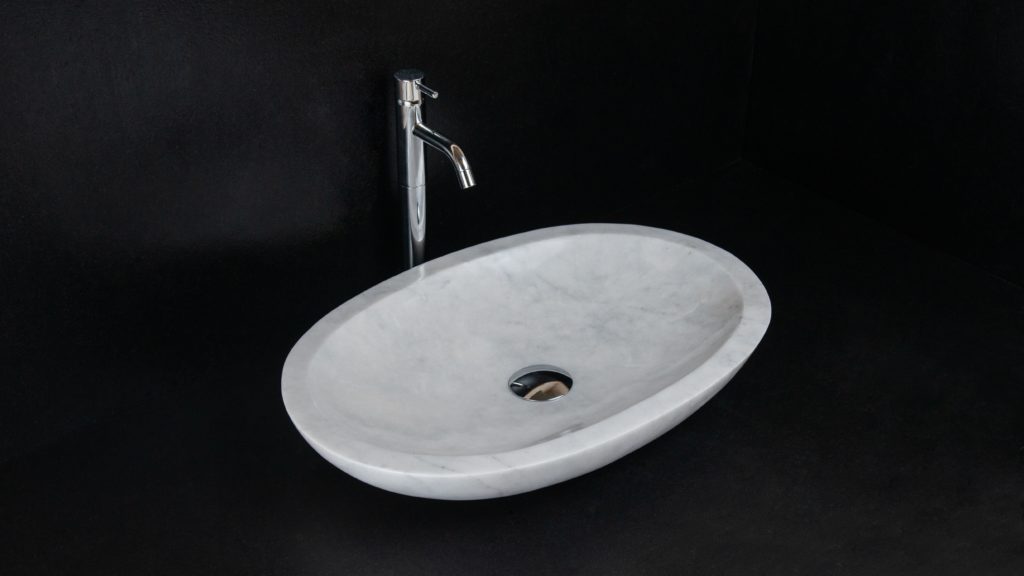 Раковина овальная из травертина «Smooth Carrara T»