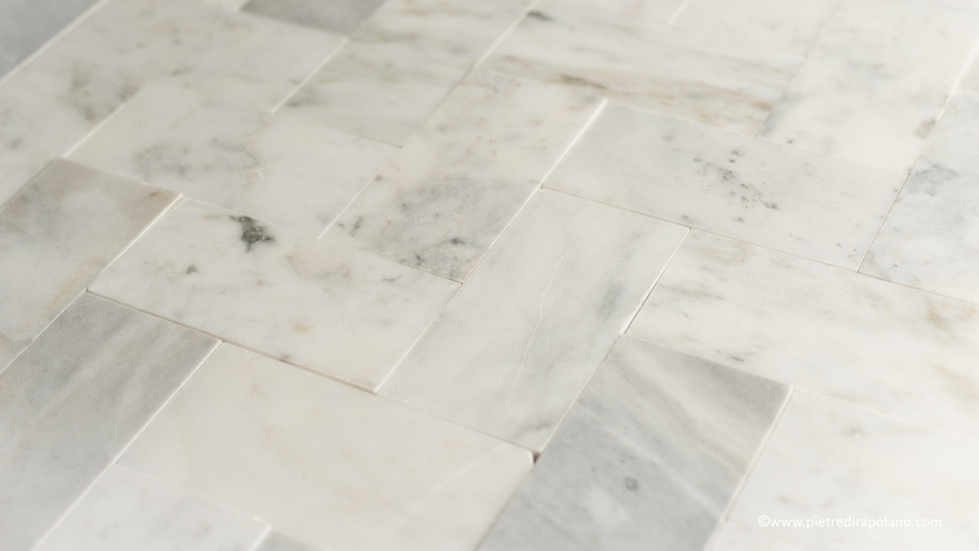 Глянцевая плитка «Bianco Carrara TR 7,5x15x1»